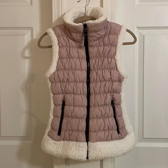 Calvin Klein Puffer Vest - Picture 1 of 9